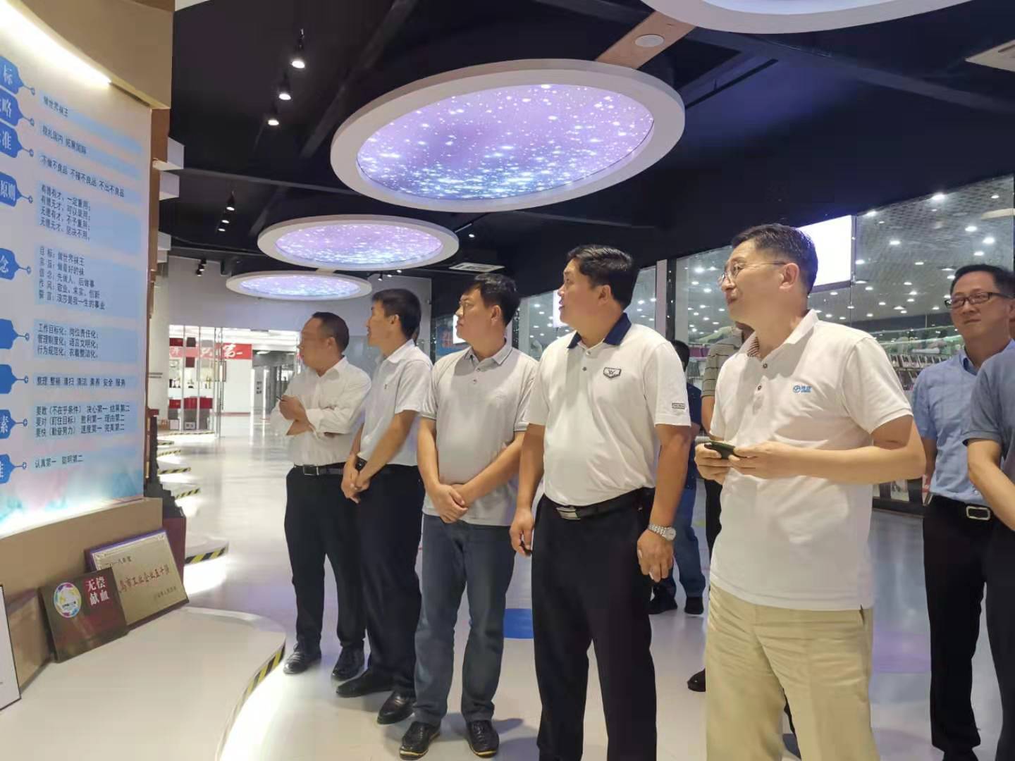 330470083.jpg 330470083.jpg